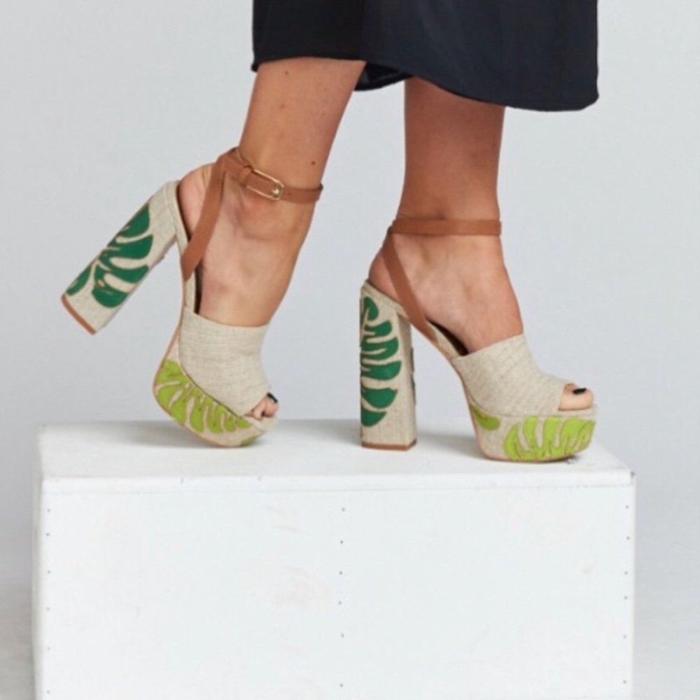 Dolce Vita Lando Tropical Platform Sandals